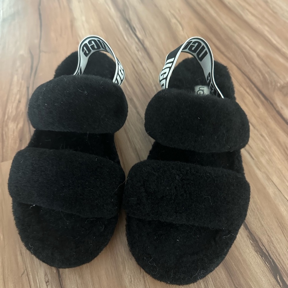 Black UGG slippers US women’s size 7